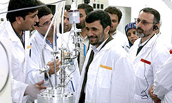‌رونمایی از ‌32 طرح تحقیقاتی کشاورزی با حضور احمدینژاد